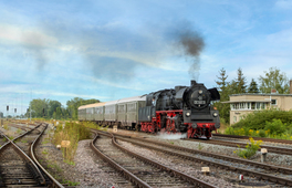 Dampflok mit Wagen