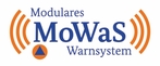 Logo MoWaS Modulares Warnsystem blauer Schriftzug mittig mit orangen Viertelkreisen links und rechts davon Wellen darstellend