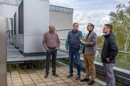 Beigeordneter Mario Müller bei der Besichtigung der Photovoltaikanlage im Beruflichen Schulzentrum August Horch Zwickau