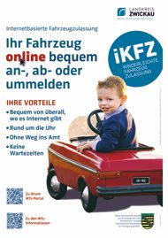 Plakat mit Text zur ONLINE Zulassung und kleinem Jungen im roten Tretauto