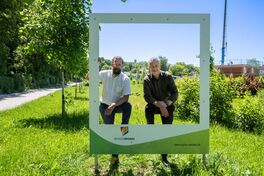 Oberb&uuml;rgermeister Marcus Steinhart und Landrat Carsten Michaelis im neuen Bilderrahmen